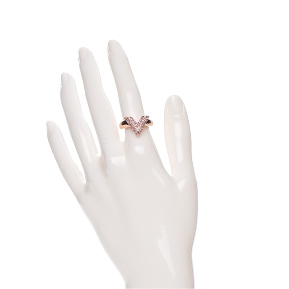 Authentic LOUIS VUITTON rose gold Crystal Essential
V Strass Ring - Picture 1 of 17